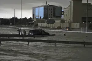 Impresionantes inundaciones en Dubai tras las lluvias más intensas de su historia