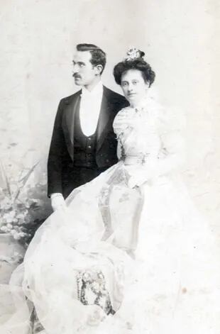 Claro Cornelio Dassen y Elisa Morales Claudeville. Se casaron en 1898 en la iglesia de Monserrat.