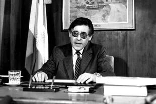 Juan Vital Sourrouille, ministro de Economía, anunciando el Plan Austral el 14 de junio de 1985