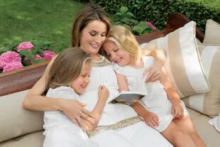 La Reina con sus dos hijas cuando cumplió 40 años, en 2012. 