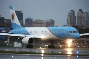 Una empresa estadounidense demandó a la Argentina por no pagar el combustible del avión presidencial