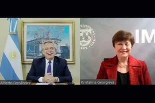 El presidente Alberto Fernández, durante el encuentro virtual con la titular del FMI Kristalina Georgieva