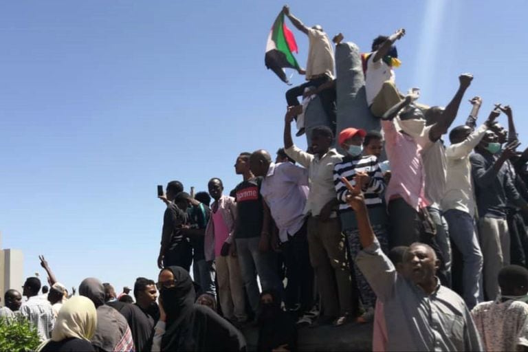 Las protestas que derrocaron a Bashir