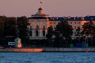 El Palacio de Constantino está ubicado a unos 20 kilómetros del centro de San Petersburgo. Los presidentes y jefes de Gobierno de los países miembros del G-20, se instalarán en las ''dachas'' que rodean la residencia, con Vladimir Putin como anfitrión del encuentro
