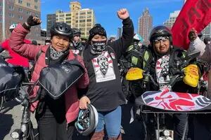 Quiénes son los repartidores latinos en Nueva York que se agruparon para reclamar sus derechos