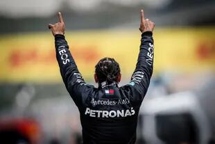 Lewis Hamilton y Mercedes desandarán juntos por noveno año consecutivo el camino de la Fórmula 1; 2021 podría significar el cierre de un ciclo histórico, con el británico retirándose del Gran Circo y la escudería renovándose, rumbo a una nueva era deportiva, en 2022