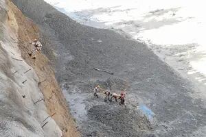 Himalaya: buscan sobrevivientes tras la ruptura del glaciar y los muertos son 14
