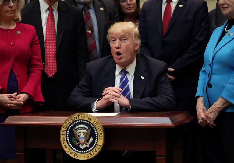 El presidente dio ayer un discurso en la Casa Blanca antes de firmar el decreto