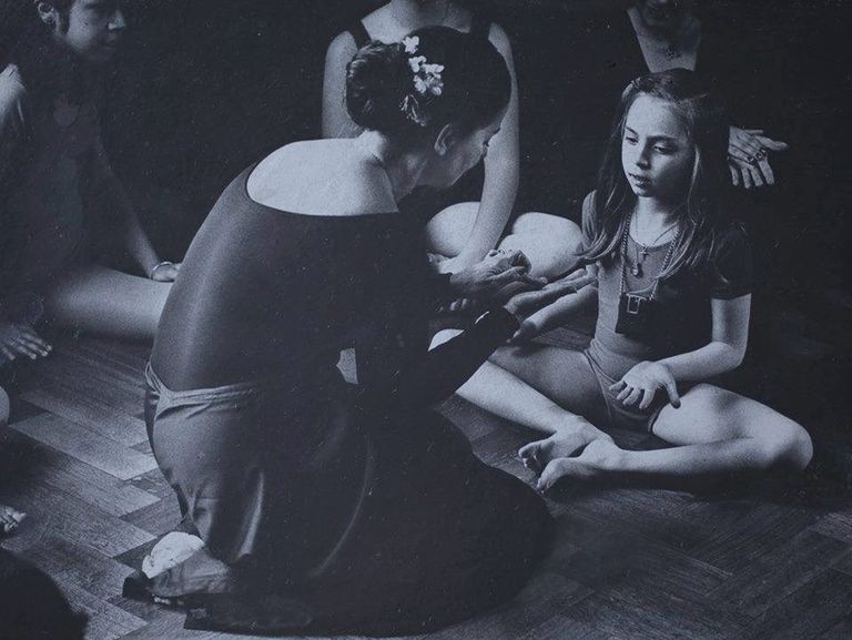 “La vida es movimiento”: María Fux, creadora de la danzaterapia, cumple cien años