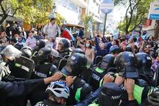 Violentos incidentes en la previa al arribo de Alberto Fernández a Tucumán