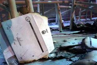 Los restos de las urnas quemadas en la elección del domingo en Tucumán