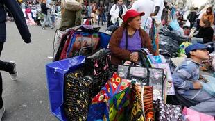 Sin control: calzadas con mercadería en las esquinas de Avellaneda