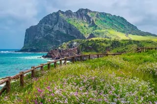 Cómo es la paradisíaca isla donde se filman las series coreanas que cautivan al mundo