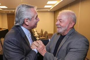 Alberto Fernández y Lula tras la victoria del izquierdista en las elecciones presidenciales del domingo