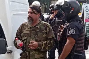 Detenido por amenazar con un fusil de aire comprimido a una conductora en el centro de La Plata