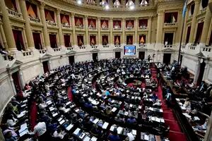 El debate de la ley ómnibus en Diputados seguirá hoy desde las 10, luego de un jueves agitado, y con cambios en privatizaciones y facultadas delegadas al Presidente