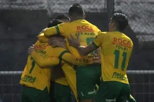 El festejo del gol de Kevin Gutiérrez para Defensa en el triunfo ante Argentinos Juniors