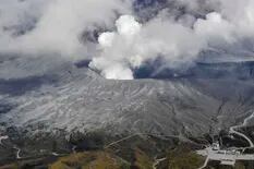El Monte Aso entra en erupción y pone en fuga a los turistas