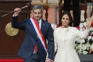 Abdo asumió como presidente de Paraguay y Cartes evitó el traspaso de mando