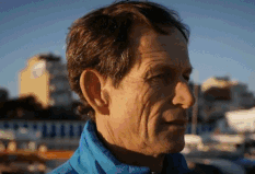 Campeón sensible y abuelo malcriador, el navegante de 59 años busca más gloria en Tokio 2020