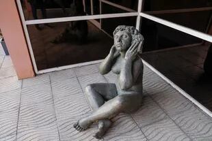 Figura, de Carlos de la Cárcova, una de las obras que se mudarían al Paseo de Esculturas