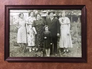 Wladimiro y su familia en Tres Capones. Crédito: Frontera Jesuita