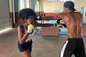Cuba aprobó el boxeo femenino tras décadas de prohibición y ahora ellas buscan hacer historia