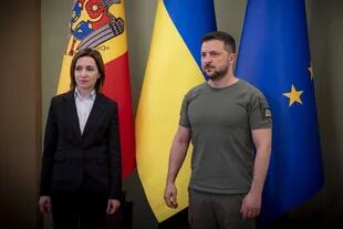 Volodimir Zelensky y su homóloga moldava, Maia Sandu, apuntan a una estrategia "común" frente a la ofensiva rusa. 