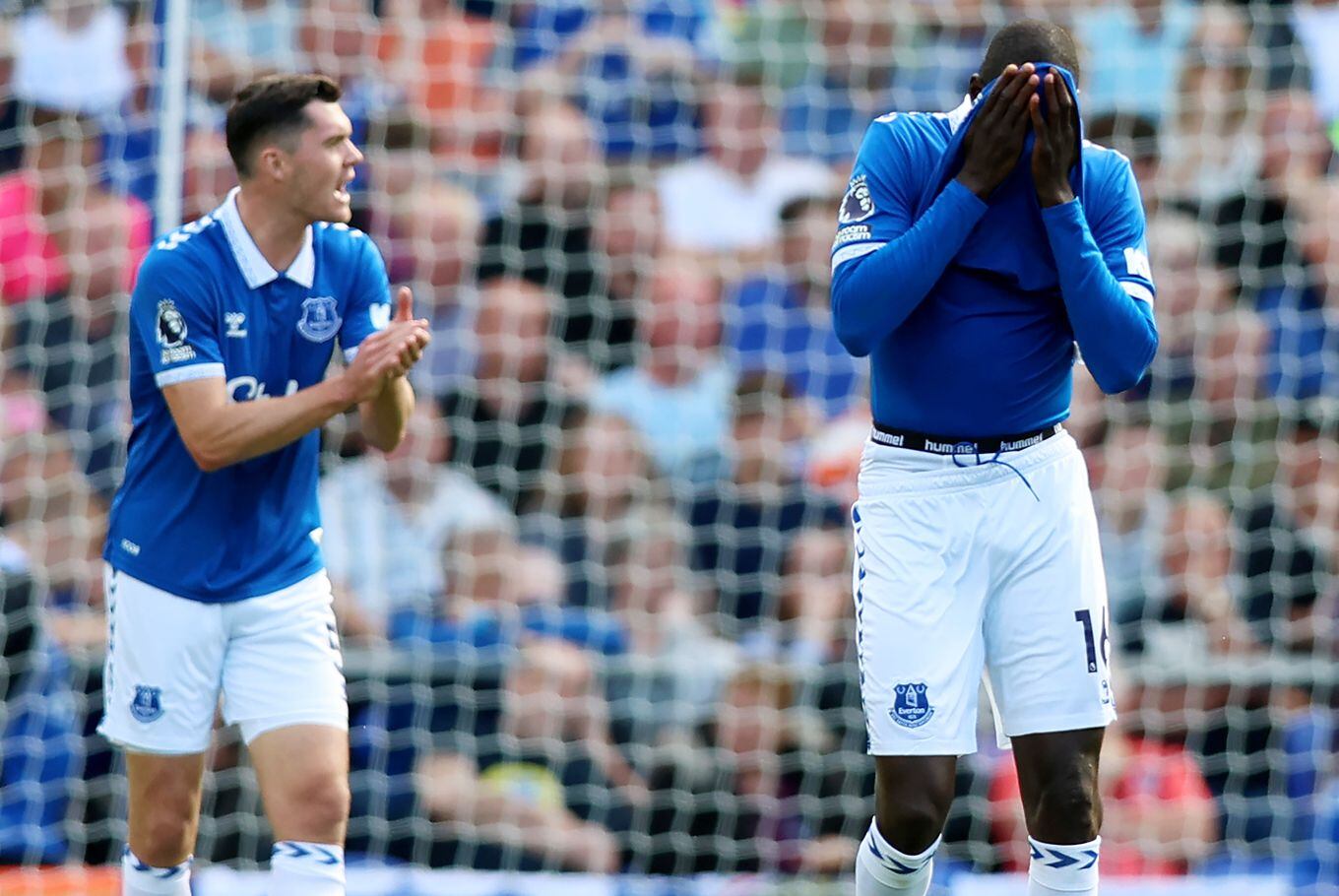 Everton sufrió el peor castigo de la historia de la Premier League: perdió 10 puntos y bajó al último lugar