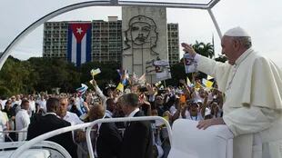 "Que Cuba se abra al mundo y el mundo se abra a Cuba", pidió hoy Francisco en la audiencia