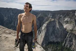 Subir el acantilado vertical de El Capitán, en California, está considerada la hazaña más grande en la historia de la escalada en solitario libre