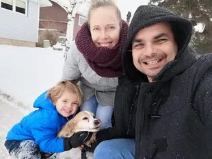 Azulay junto a su familia en el invierno canadiense