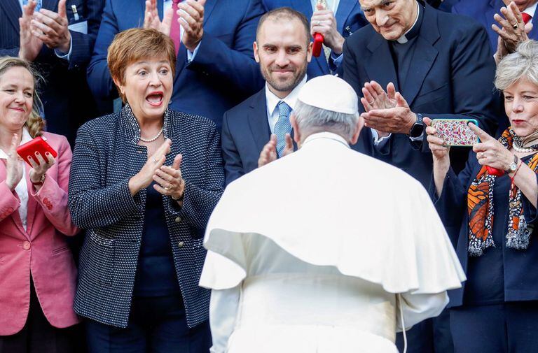 Georgieva y Guzmán, con el papa Francisco.