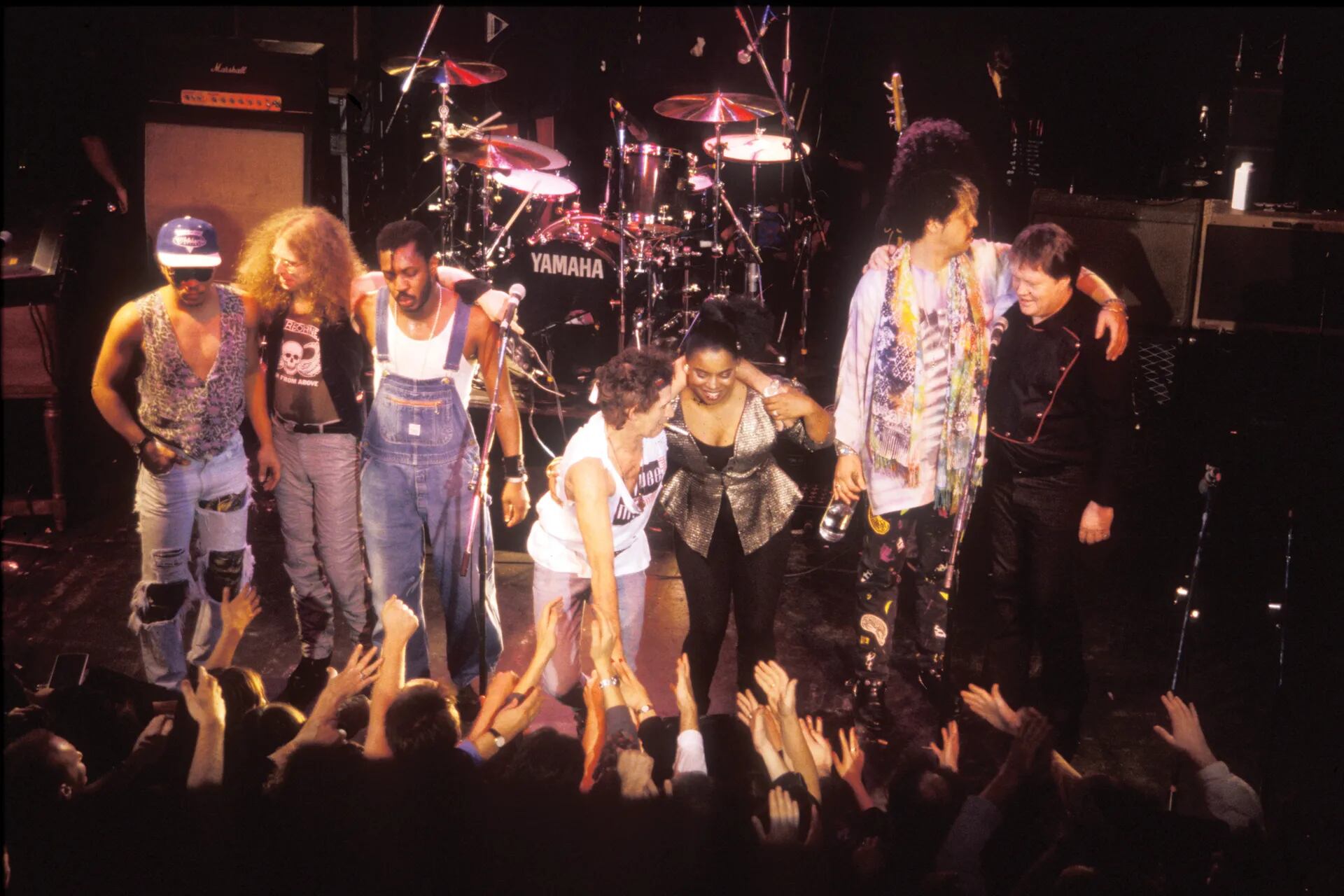 Keith Richards y su banda en vivo en 1992, en el tour que lo trajo por primera vez al país