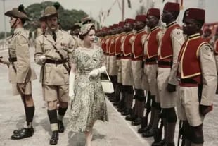 Durante su reinado, Isabel II realizó viajes oficiales a países de la Mancomunidad de Naciones, como esta visita a Nigeria en 1956