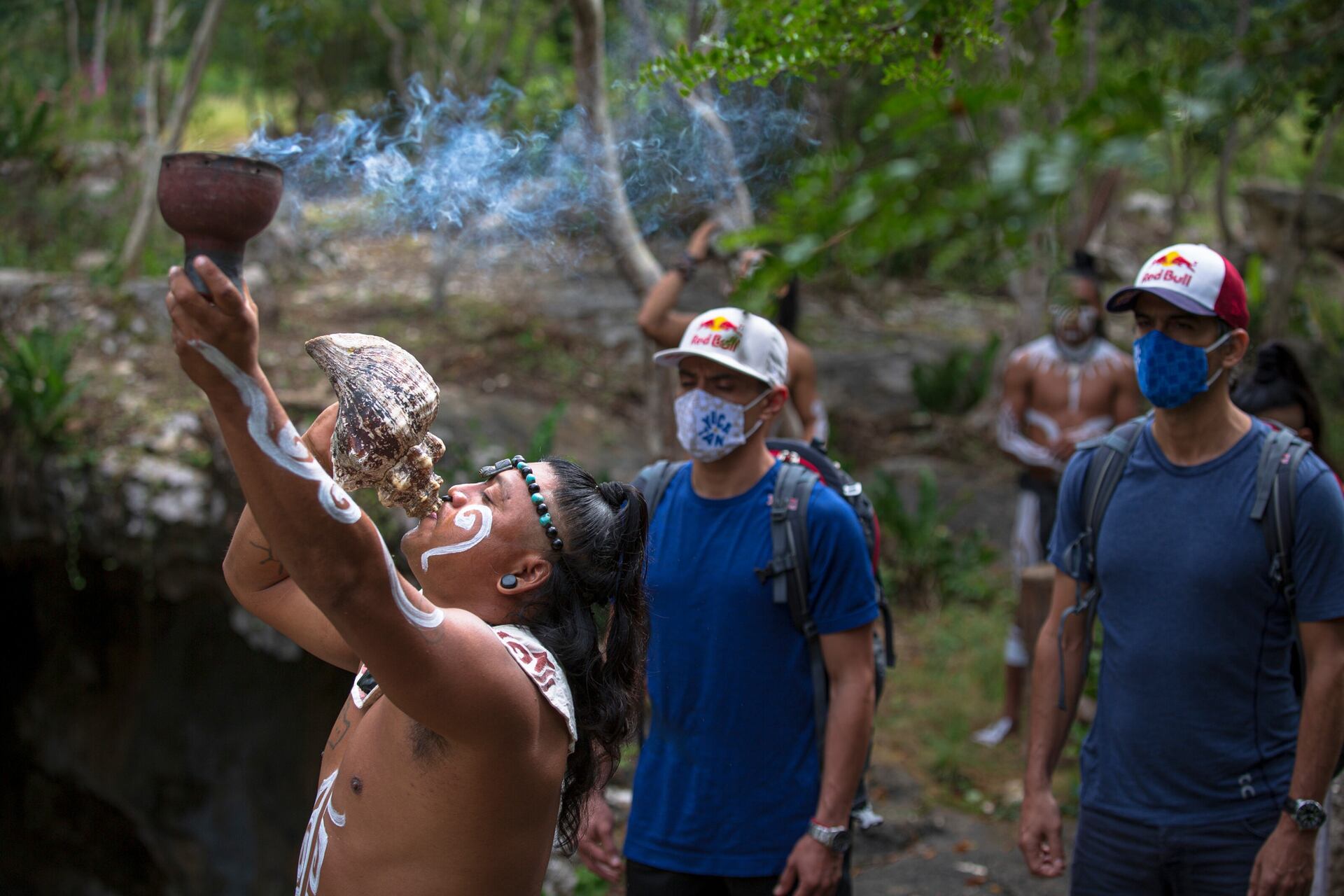 Durante el viaje, los atletas no solo descubrieron nuevas locaciones para realizar clavados, también pudieron conocer de cerca la cultura maya, sus rituales, gastronomía y su tradicional juego de pelota.