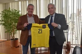 Gustavo Alfaro et l'ambassadeur d'Argentine en Equateur, Gabriel Fuks