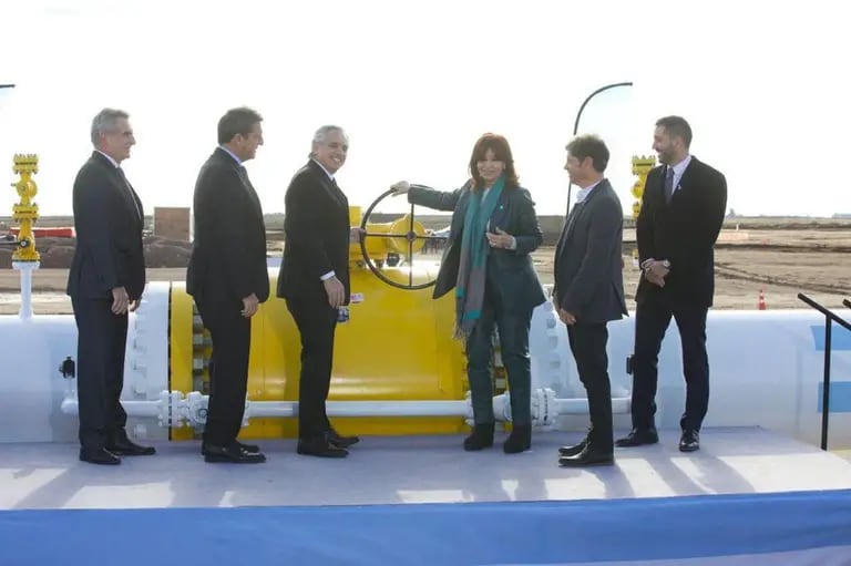 El gobierno explicó por qué Néstor Kirchner simuló la apertura del gasoducto