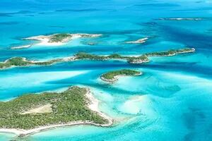 El paraíso de aguas turquesa al que se puede llegar en ferry desde Miami