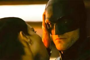 The Batman: sexy y revelador trailer con Robert Pattinson y Zoë Kravitz en la piel de Gatúbela