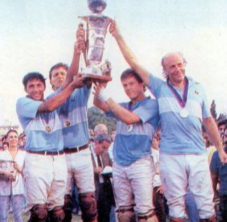 El primer Mundial de Bajo Handicap, en 1987, invención de Uranga: la Argentina campeón, con Sirvent, Panelo, Vidou y Dodero, más Bautista Heguy