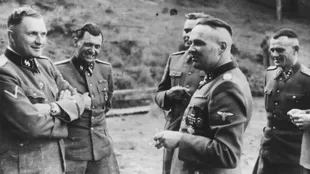Mengele (segundo en la izquierda) era conocido en Auschiwtz como el "Ángel de la muerte" 