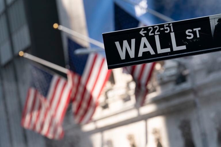 Los Cedear ofrece como atractivo la posibilidad de invertir en acciones de Wall Street y cubrirse así del riesgo de una devaluación abrupta
