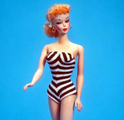 La primera Barbie fue un éxito de ventas, pero Ruth tuvo que convencer a los hombres de Mattel de que una muñeca con forma de mujer sería popular entre las niñas