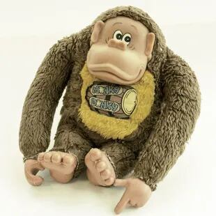 Monky Donky, circa 1987. El logo que tiene sobre su pecho remite al videojuego, pero en verdad este mono de peluche no tiene nada que ver con el juego ni con la marca. Simpático por naturaleza, se convirtió en el peluche que todos los niños querían tener. 