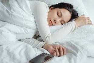 Más de 45 minutos en la cama sin poder conciliar el sueño puede considerarse síntoma de insomnio