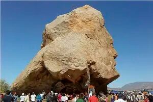 La extraña roca que adoraban los diaguitas y que todavía provoca devoción