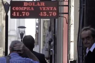 El dólar volvió a subir ayer en las pizarras de la City porteña