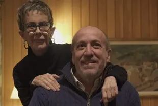 María Valenzuela y el doctor Carta, con quien lo une 40 años de amistad: él fue clave en su recuperación 
