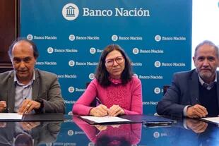 Silvina Batakis ya entró en funciones con la firma de un convenio con la Asociación Bancaria